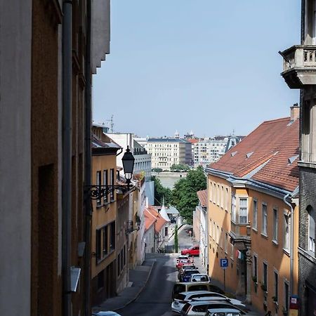 Comfy New Apartment At Castle Budapest Esterno foto