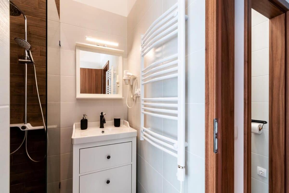 Comfy New Apartment At Castle Budapest Esterno foto